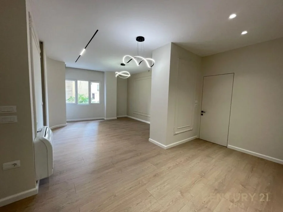 Tirane, shitet apartament 2+1 Kati 2, 102 m² 255.000 € (sheshi Skenderbej)