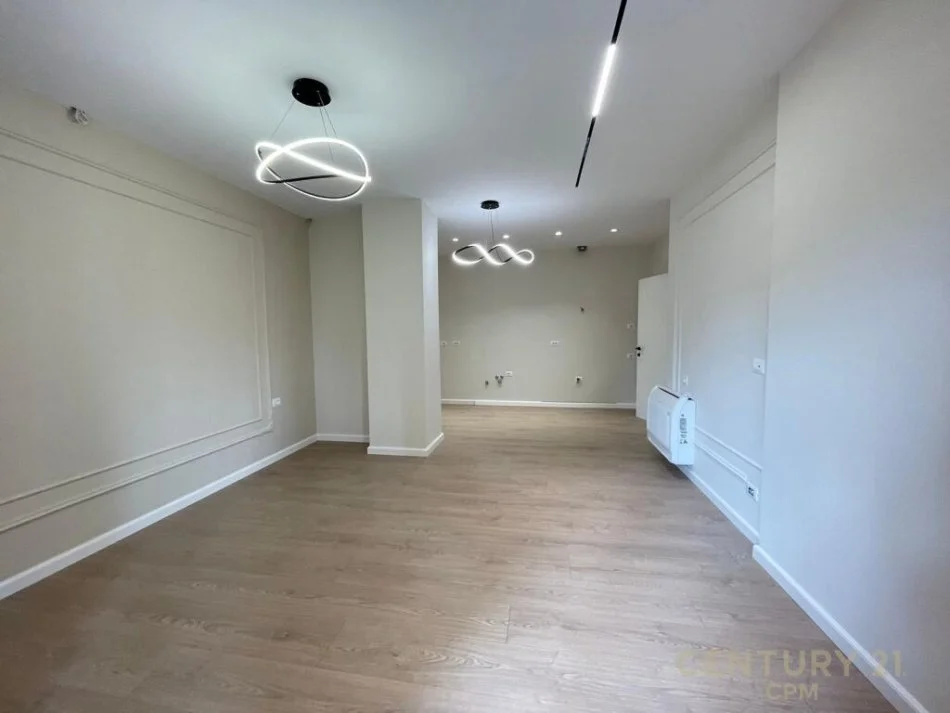 Tirane, shitet apartament 2+1+Ballkon Kati 2, 102 m² 255.000 € (9katshet)