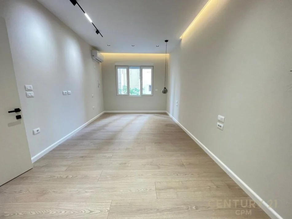 Tirane, shitet apartament 2+1+Ballkon Kati 2, 102 m² 255.000 € (9katshet)