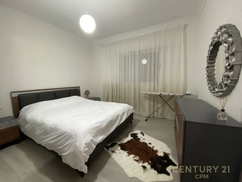 Tirane, jepet me qera apartament 2+1 Kati 9, 92 m² 900 € (komuna e parisit)