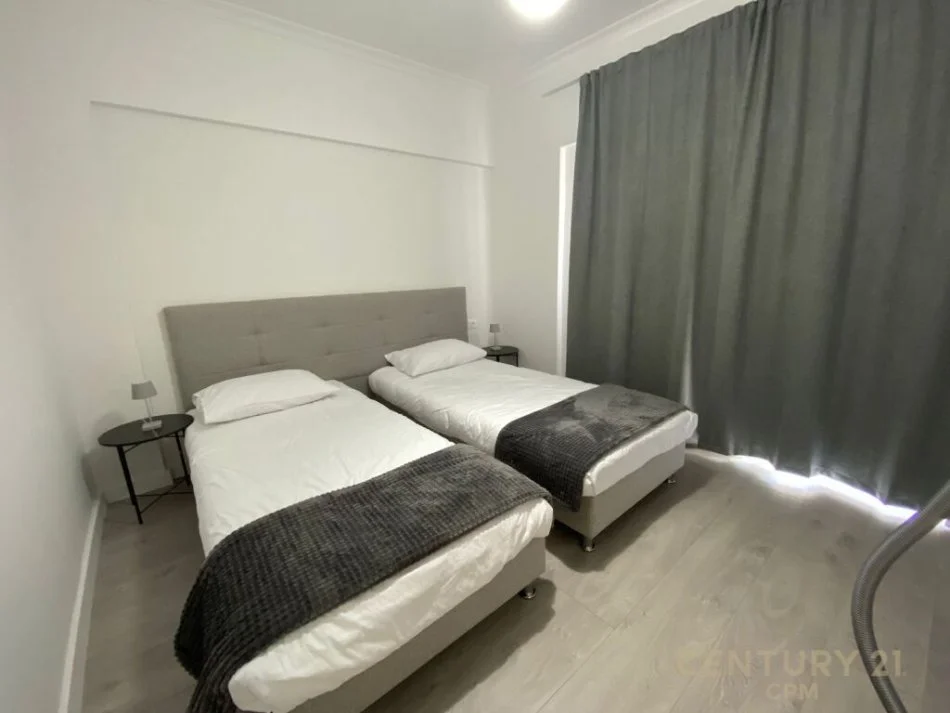 Tirane, jepet me qera apartament 2+1 Kati 9, 92 m² 900 € (komuna e parisit)