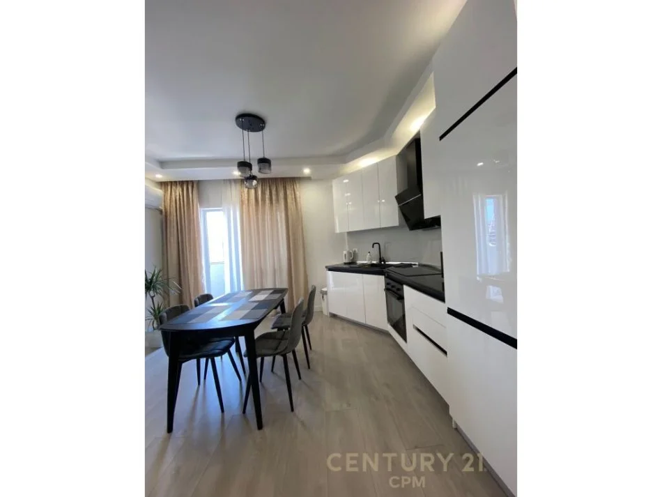 Tirane, jepet me qera apartament 2+1 Kati 9, 92 m² 900 € (komuna e parisit)