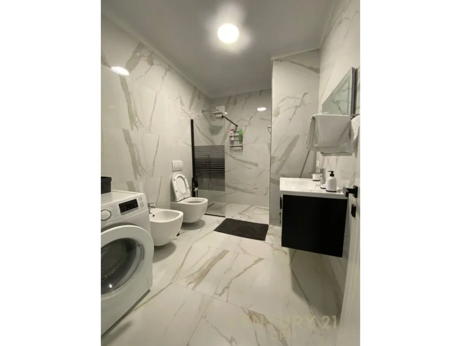 Tirane, jepet me qera apartament 2+1 Kati 9, 92 m² 900 € (komuna e parisit)