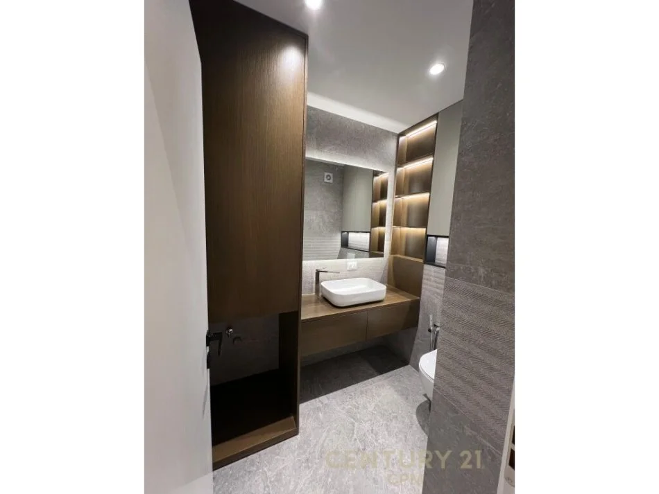 Tirane, shitet apartament 2+1+Ballkon Kati 2, 102 m² 255.000 € (9katshet)