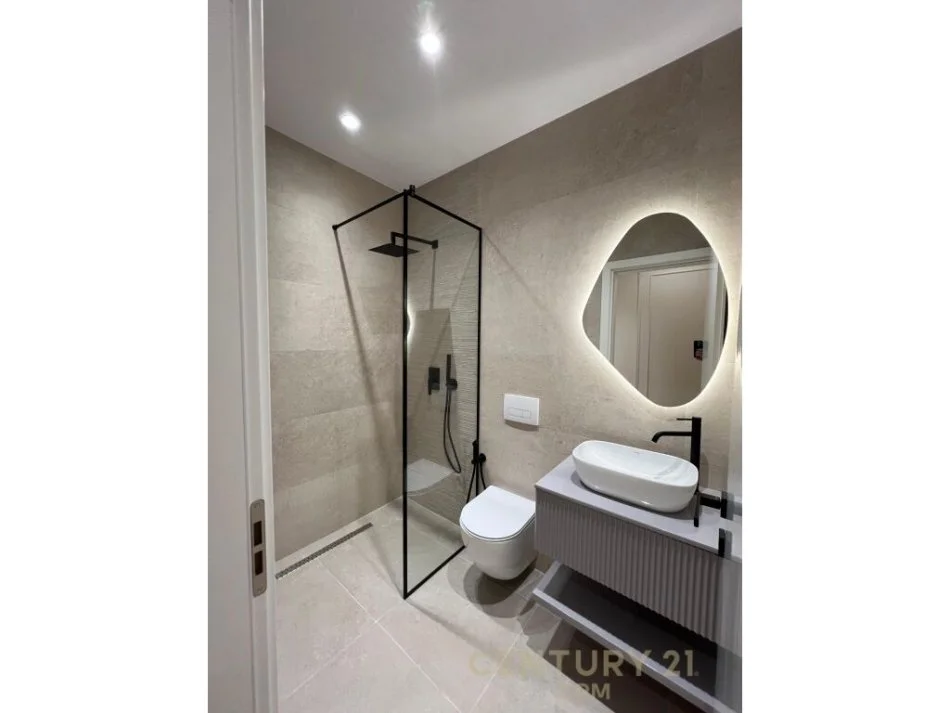 Tirane, shitet apartament 2+1+Ballkon Kati 2, 102 m² 255.000 € (9katshet)