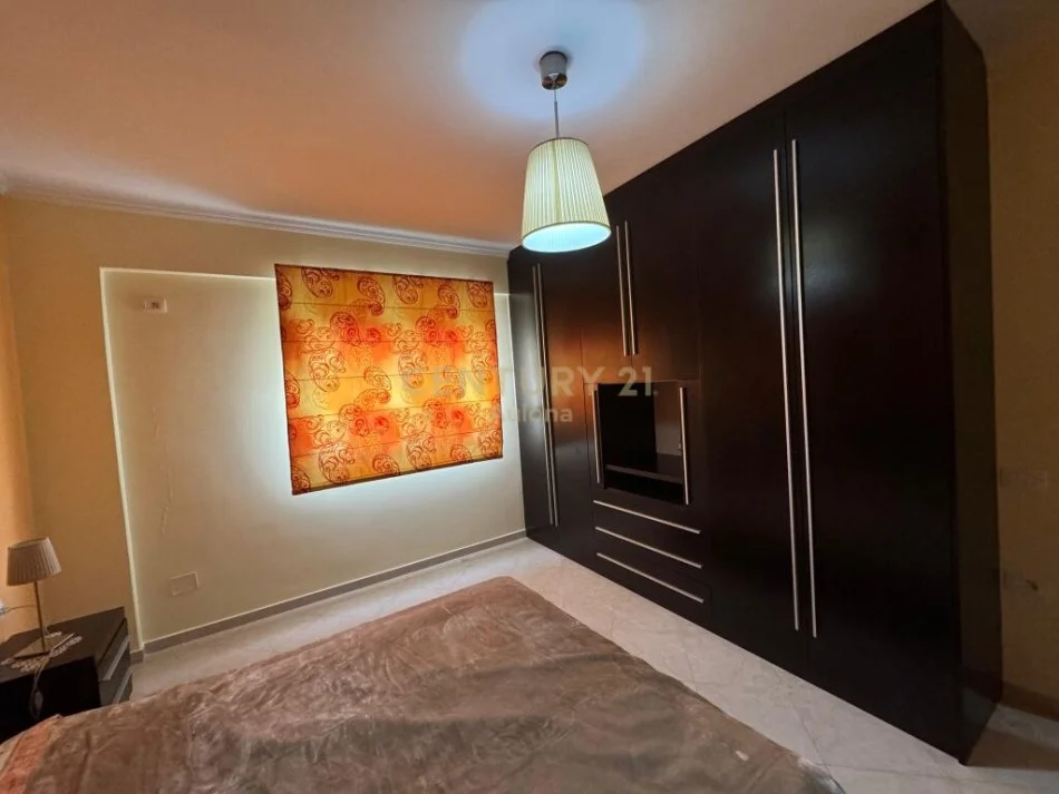 Vlore, jepet me qera apartament 2+1 Kati 5, 90 m² 500 € (Lungomare)