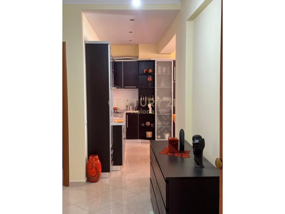 Vlore, jepet me qera apartament 2+1 Kati 5, 90 m² 500 € (Lungomare)