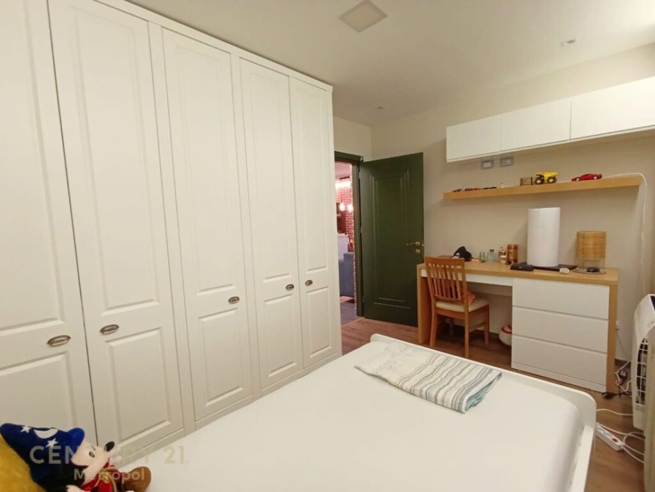 Tirane, jepet me qera apartament 3+1 Kati 3, 900 € (Kopshti Zoologjik)