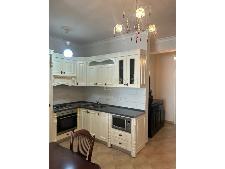 Tirane, jepet me qera apartament 2+1 Kati 1, 72 m² 630 € (Komuna e Parisit)