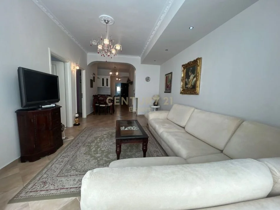 Tirane, jepet me qera apartament 2+1 Kati 1, 72 m² 630 € (Komuna e Parisit)