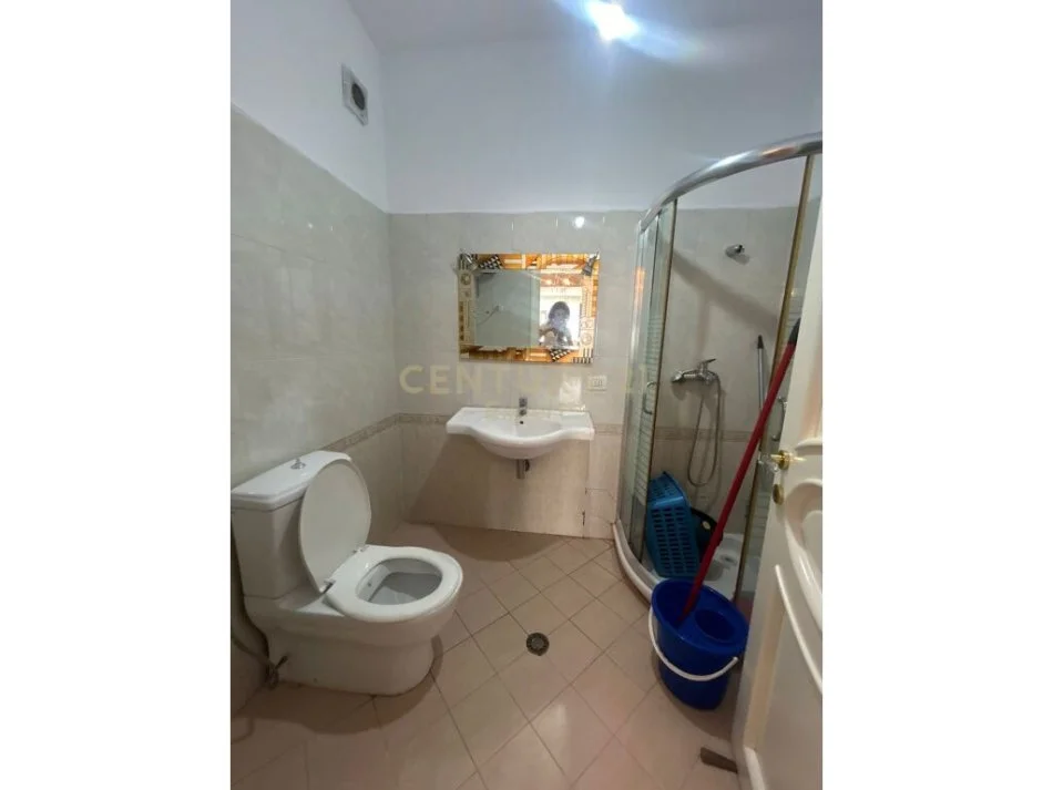 Tirane, jepet me qera apartament 2+1 Kati 1, 72 m² 630 € (Komuna e Parisit)