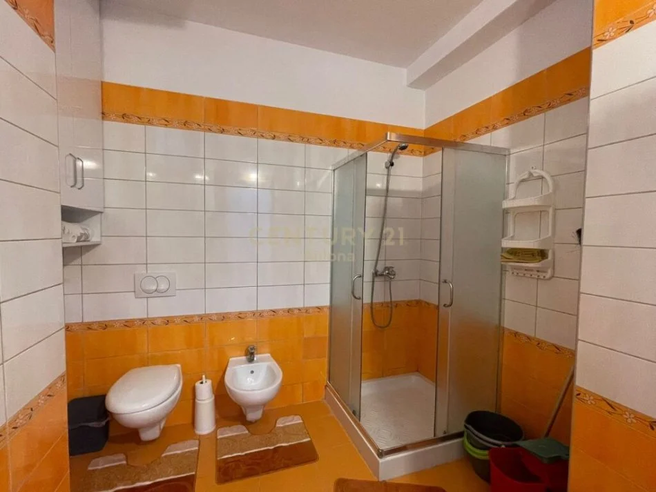 Vlore, jepet me qera apartament 2+1+Ballkon Kati 5, 124 m² 500 € (Skele)