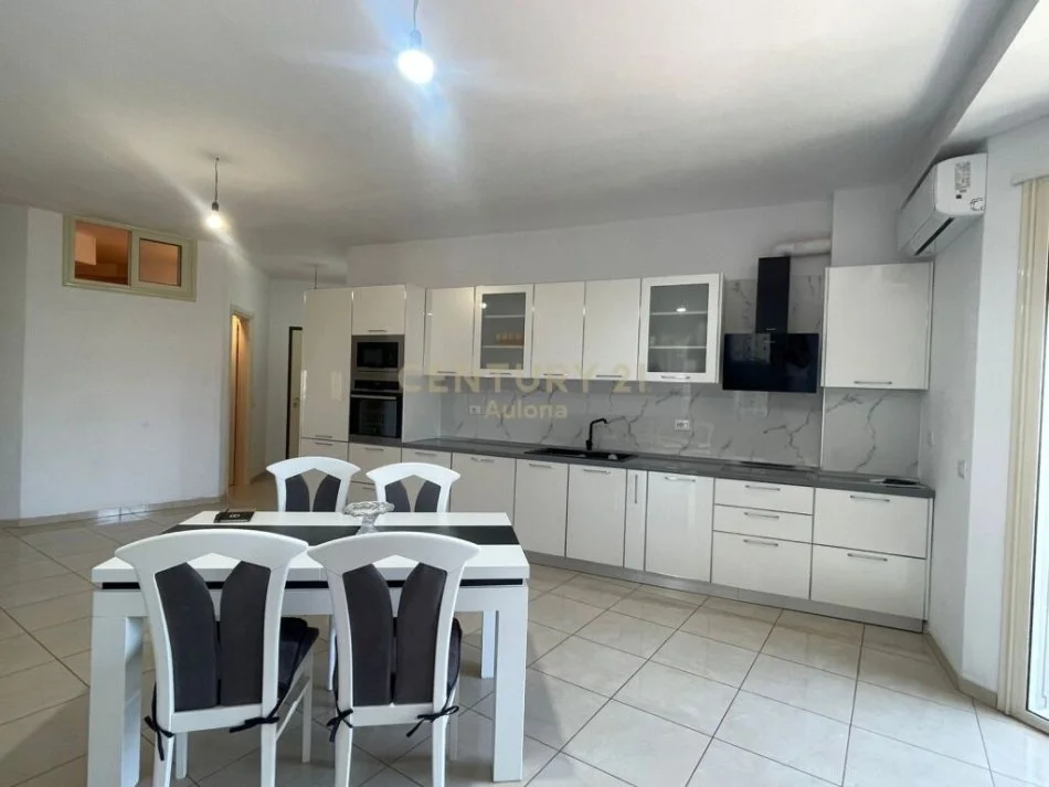 Vlore, jepet me qera apartament 2+1+Ballkon Kati 5, 124 m² 500 € (Skele)