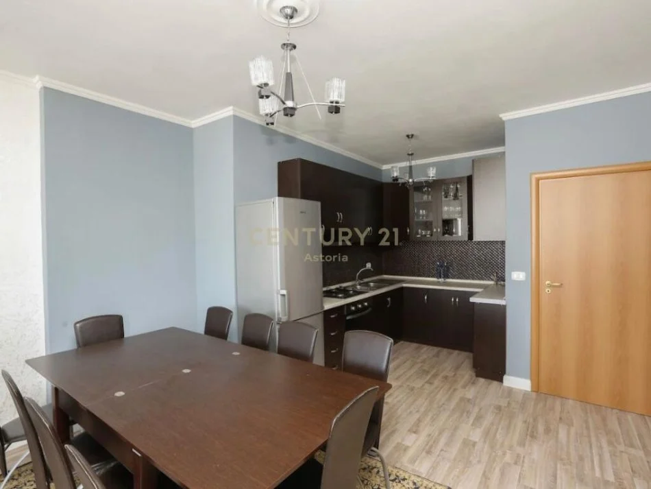 Tirane, jepet me qera apartament 3+1 Kati 11, 143 m² 800 € (ish ekspozita)