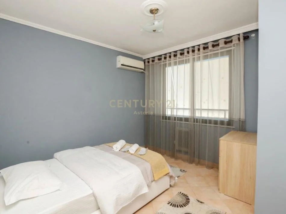 Tirane, jepet me qera apartament 3+1 Kati 11, 143 m² 800 € (ish ekspozita)