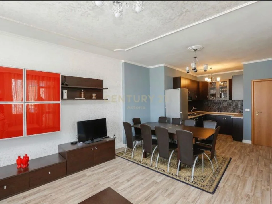 Tirane, jepet me qera apartament 3+1 Kati 11, 143 m² 800 € (ish ekspozita)