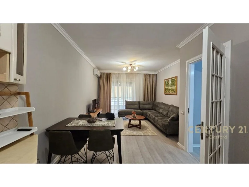 Tirane, jepet me qera apartament 2+1+Aneks+Ballkon Kati 8, 90 m² 750 € (KOMUNA E PARISIT)