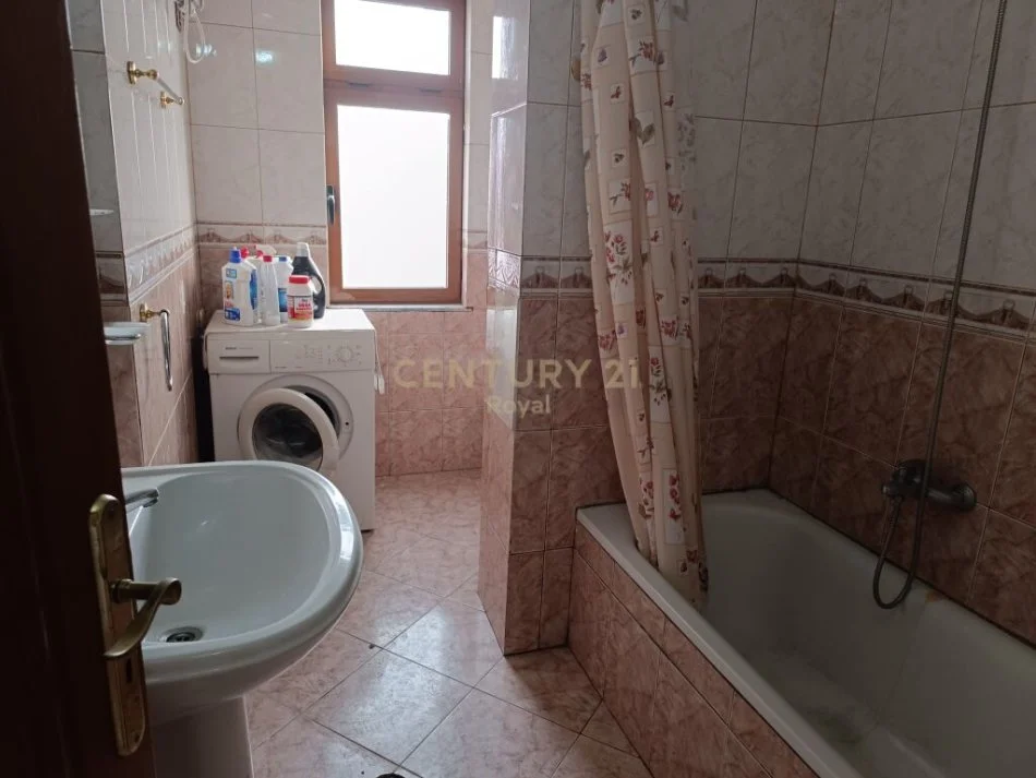 Tirane, jepet me qera apartament Kati 6, 100 m² 300 € 