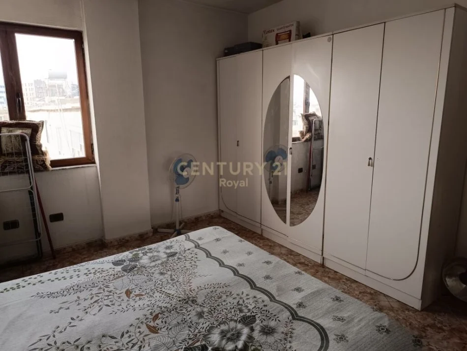 Tirane, jepet me qera apartament Kati 6, 100 m² 300 € 