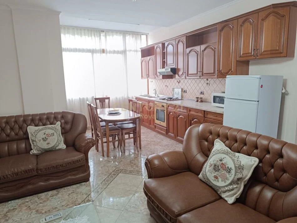 Tirane, jepet me qera apartament Kati 6, 100 m² 300 € 