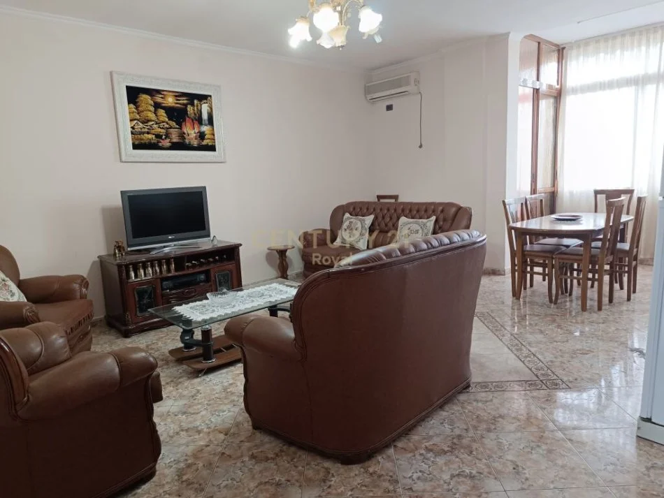 Tirane, jepet me qera apartament Kati 6, 100 m² 300 € 