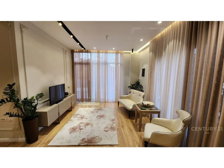 Tirane, jepet me qera apartament 3+1 Kati 0, 110 m² 900 € (Selite)