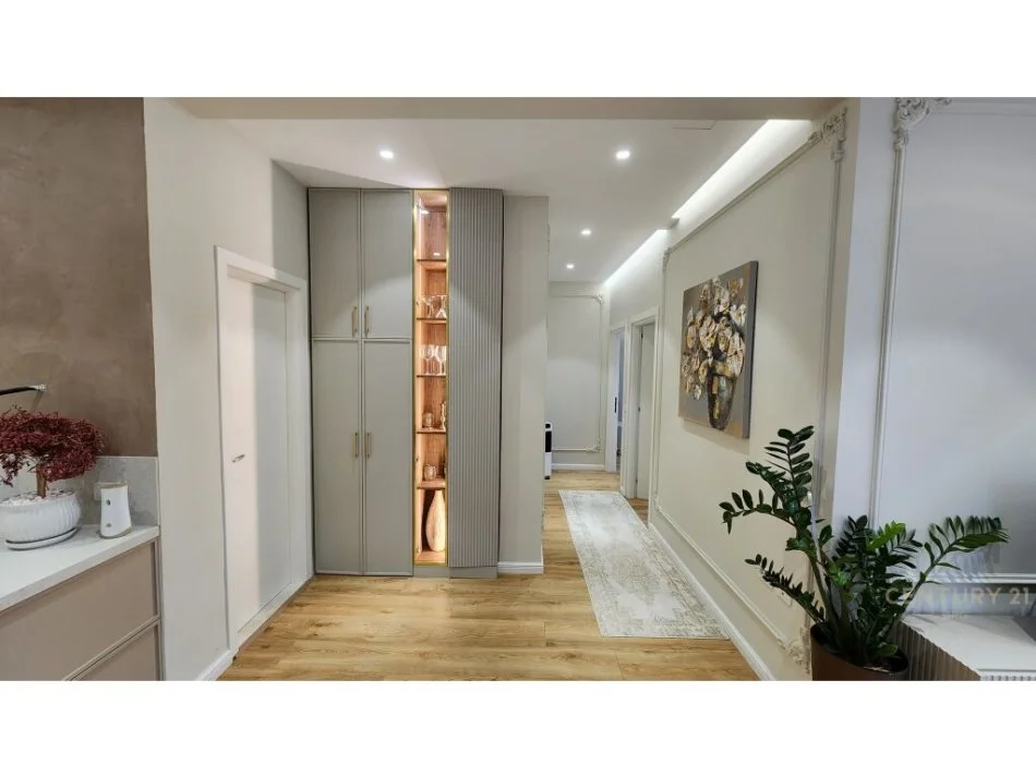 Tirane, jepet me qera apartament 3+1 Kati 0, 110 m² 900 € (Selite)