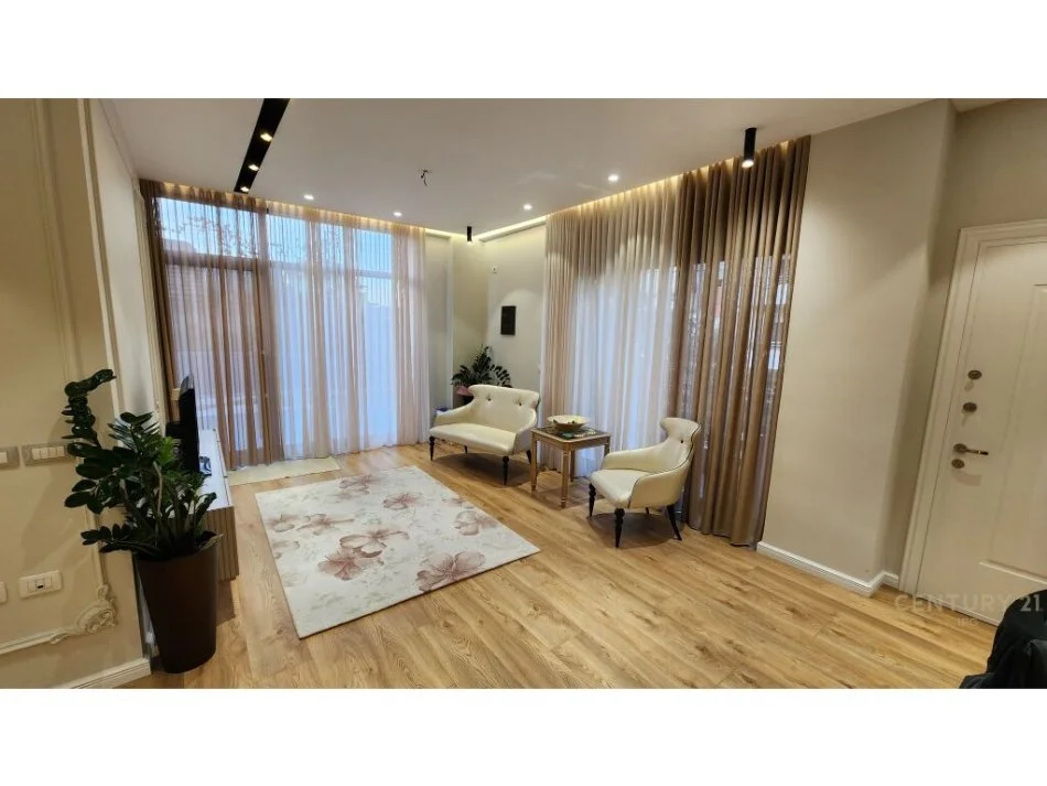 Tirane, jepet me qera apartament 3+1 Kati 0, 110 m² 900 € (Selite)