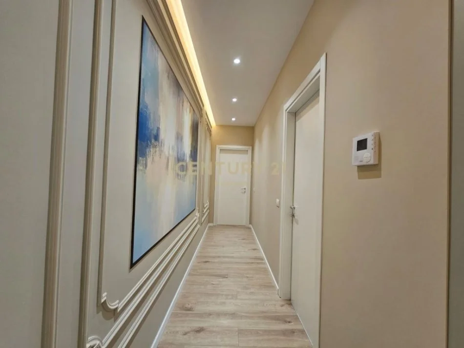 Tirane, jepet me qera apartament 2+1 Kati 8, 117 m² 1.500 € (rruga e barrikadave)