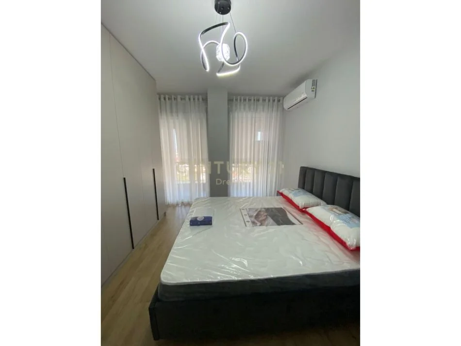 Tirane, jepet me qera apartament 1+1+Ballkon Kati 6, 79 m² 500 € (Rruga e Dibrës)