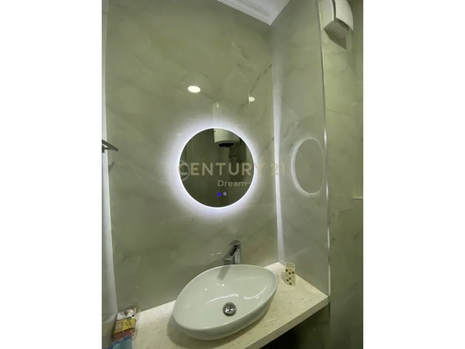 Tirane, jepet me qera apartament 1+1+Ballkon Kati 6, 79 m² 500 € (e dfibres)