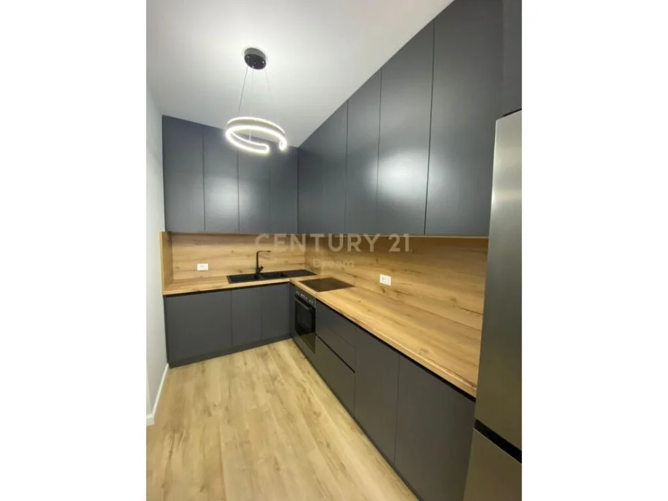 Tirane, jepet me qera apartament 1+1 Kati 6, 79 m² 500 € (rruga e dibres)