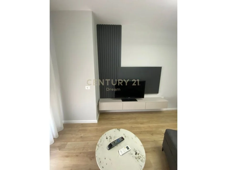 Tirane, jepet me qera apartament 1+1+Ballkon Kati 6, 79 m² 500 € (Rruga e Dibrës)