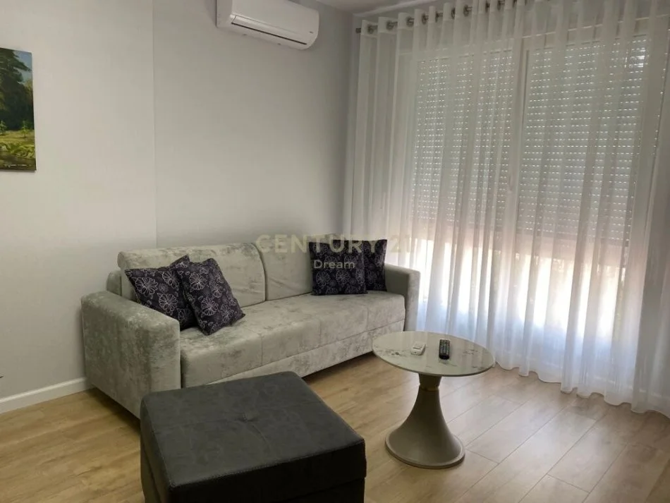 Tirane, jepet me qera apartament 1+1+Ballkon Kati 6, 79 m² 500 € (Rruga e Dibrës)