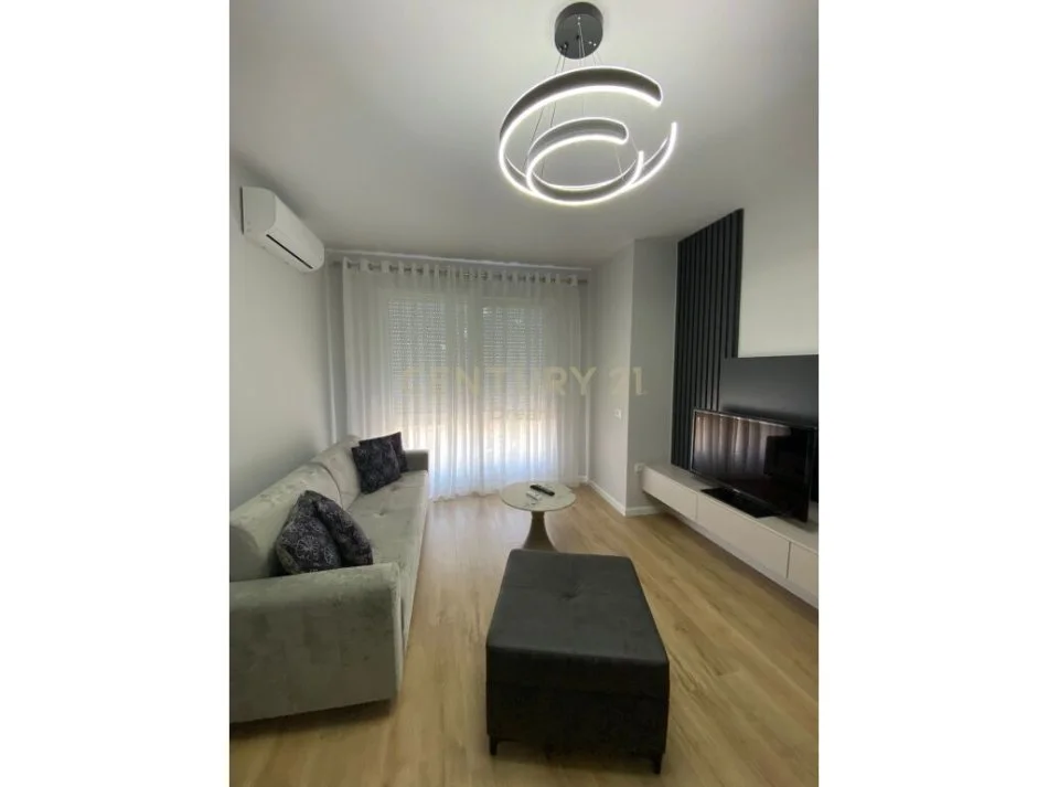 Tirane, jepet me qera apartament 1+1+Ballkon Kati 6, 79 m² 500 € (Rruga e Dibrës)