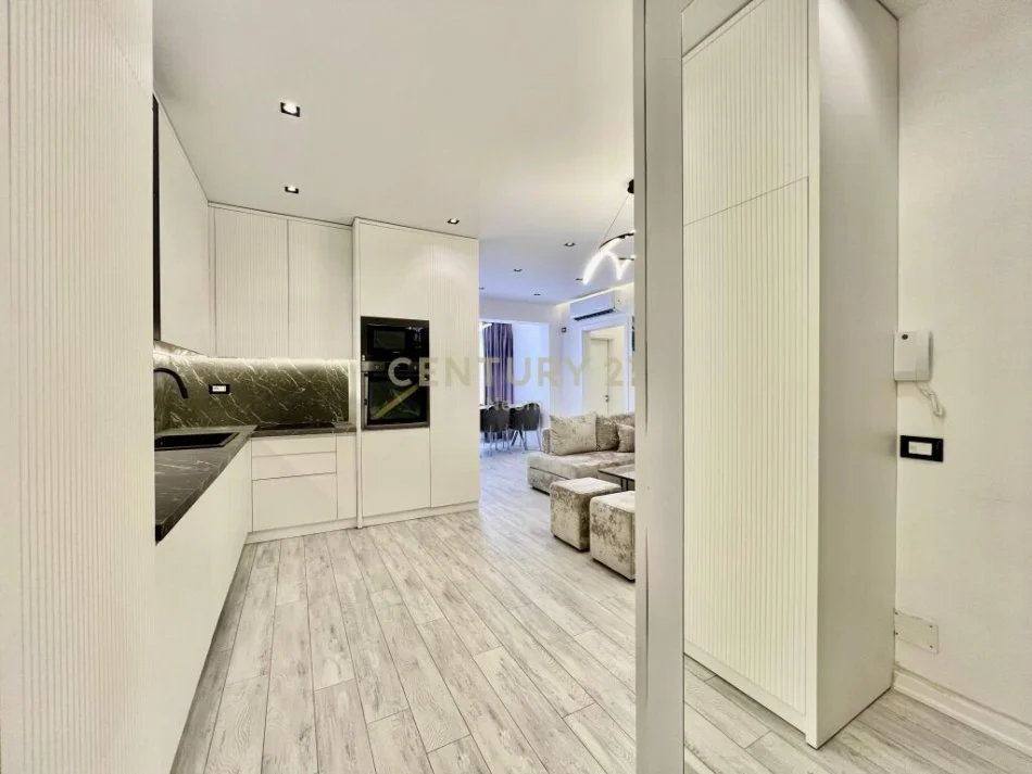 shitet apartament 3+1 Kati 9, 111 m² 285.000 € (Rruga e Kavajes)