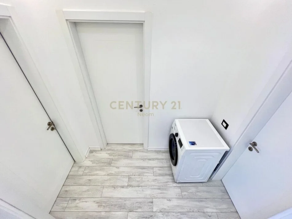 shitet apartament 3+1 Kati 9, 111 m² 285.000 € (Rruga e Kavajes)