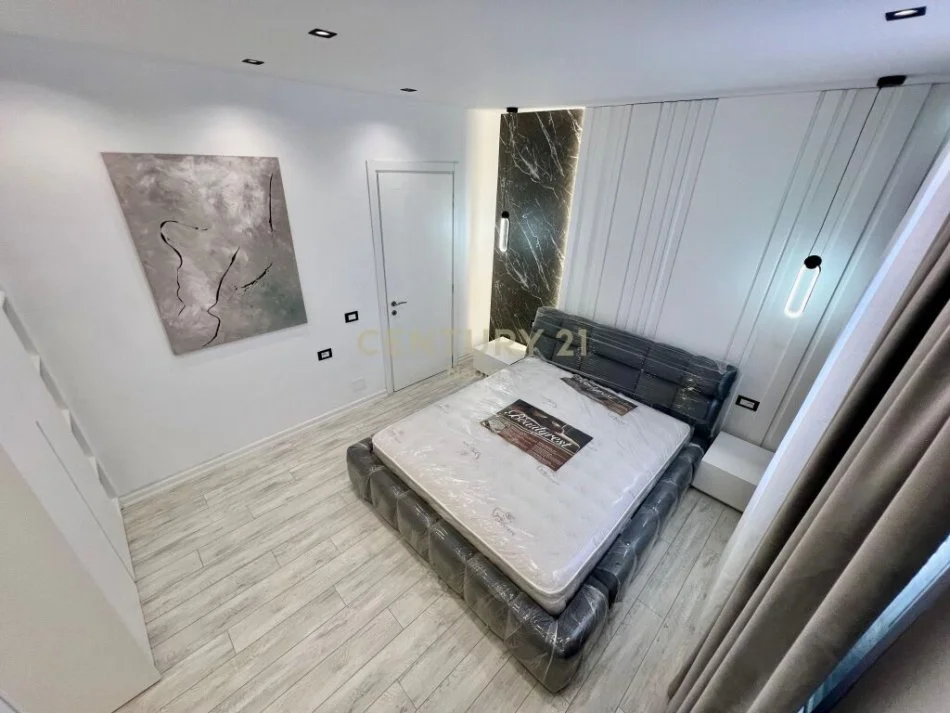 shitet apartament 3+1 Kati 9, 111 m² 285.000 € (Rruga e Kavajes)