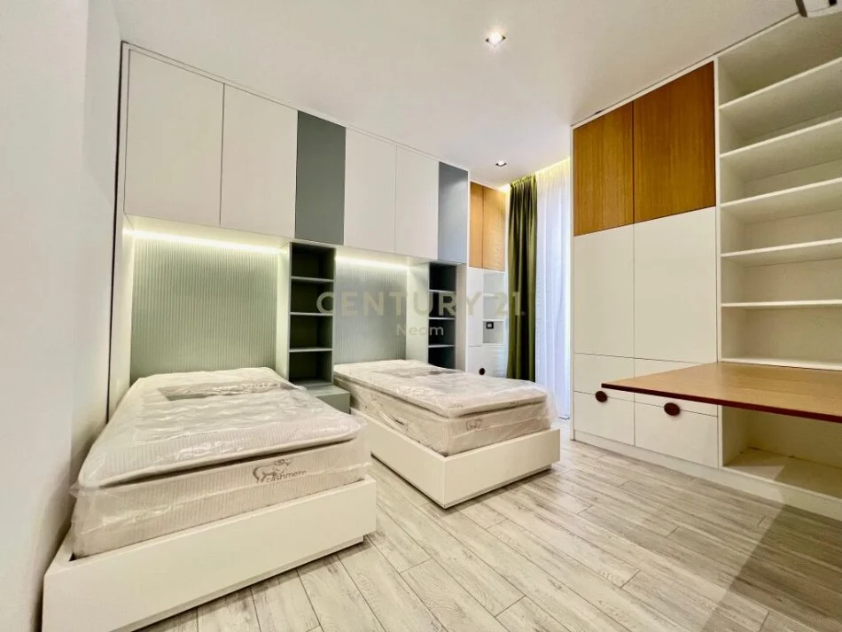 shitet apartament 3+1 Kati 9, 111 m² 285.000 € (Rruga e Kavajes)