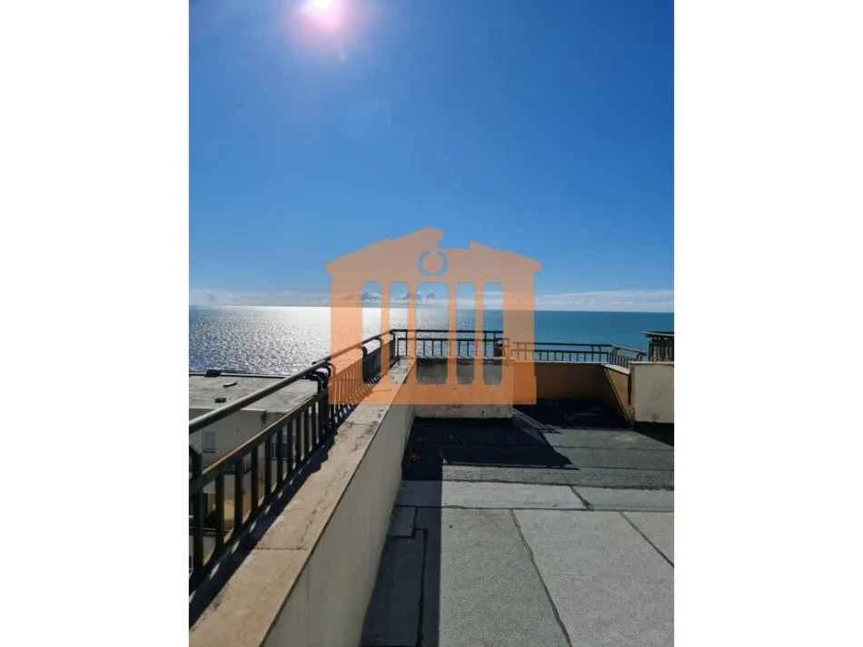 PAPAFINGO TEK SHKEMBI I KAVAJES , DURRES PER SHITJE !