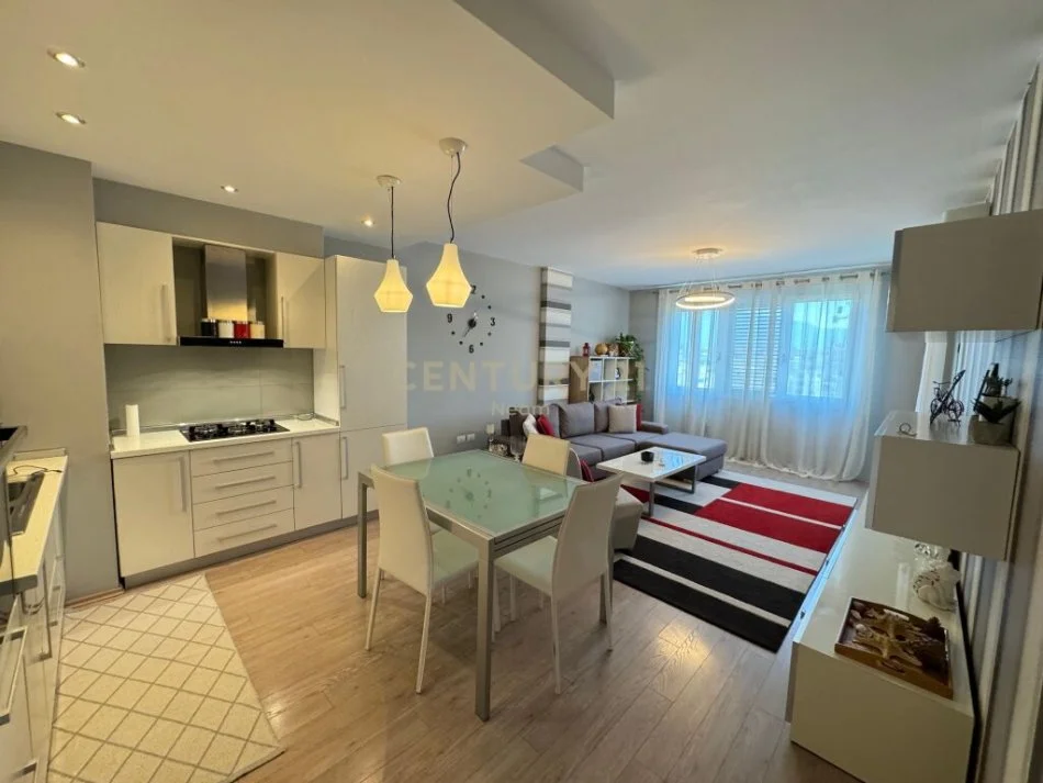 Tirane, shitet apartament 2+1 Kati 3, 95 m² 220.000 € (liqeni i thate)