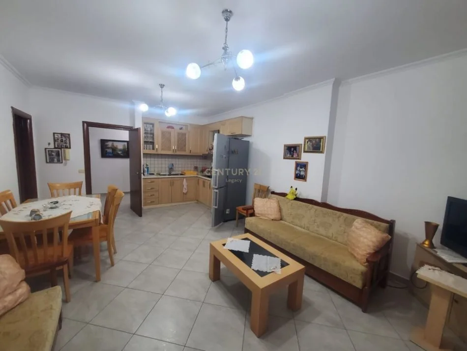Tirane, shitet apartament 1+1 Kati 2, 85 m² 147.000 € (stacioni i trenit)