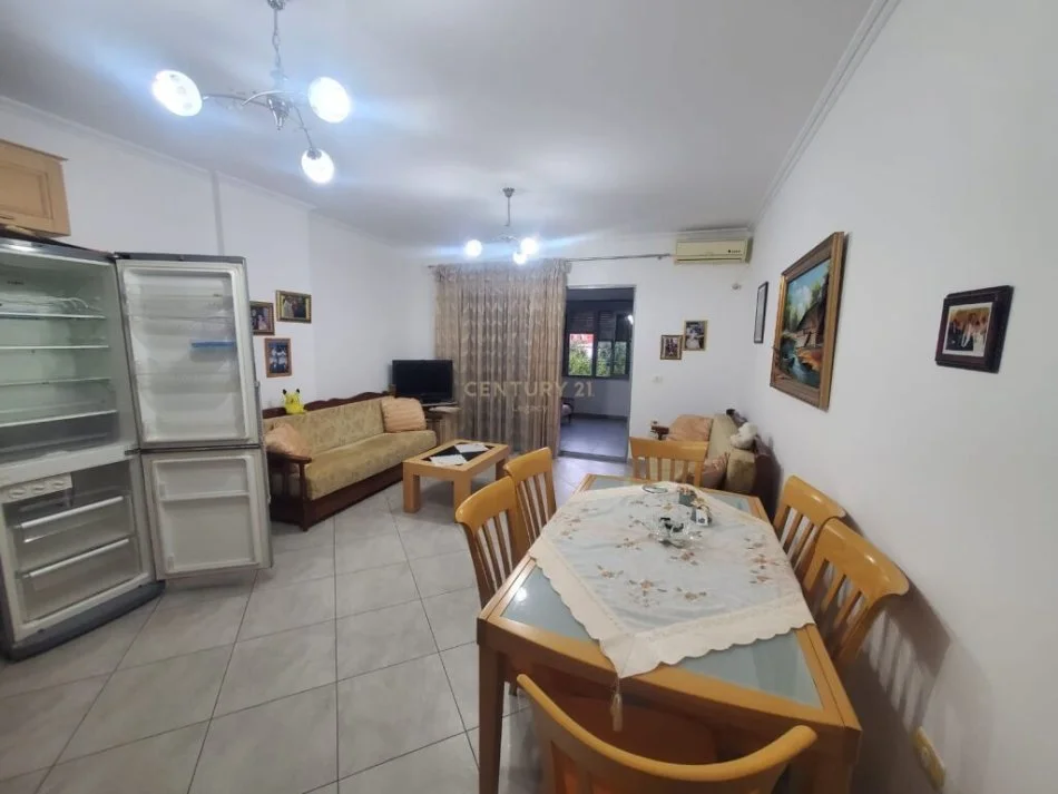 Tirane, shitet apartament 1+1 Kati 2, 85 m² 147.000 € (stacioni i trenit)
