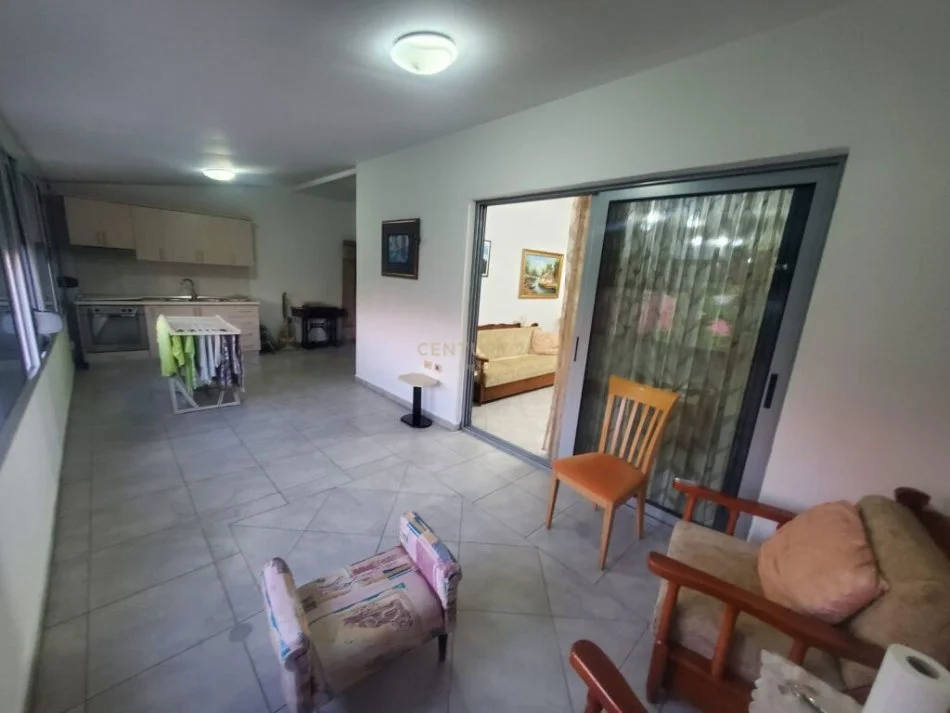 Tirane, shitet apartament 1+1 Kati 2, 85 m² 147.000 € (stacioni i trenit)