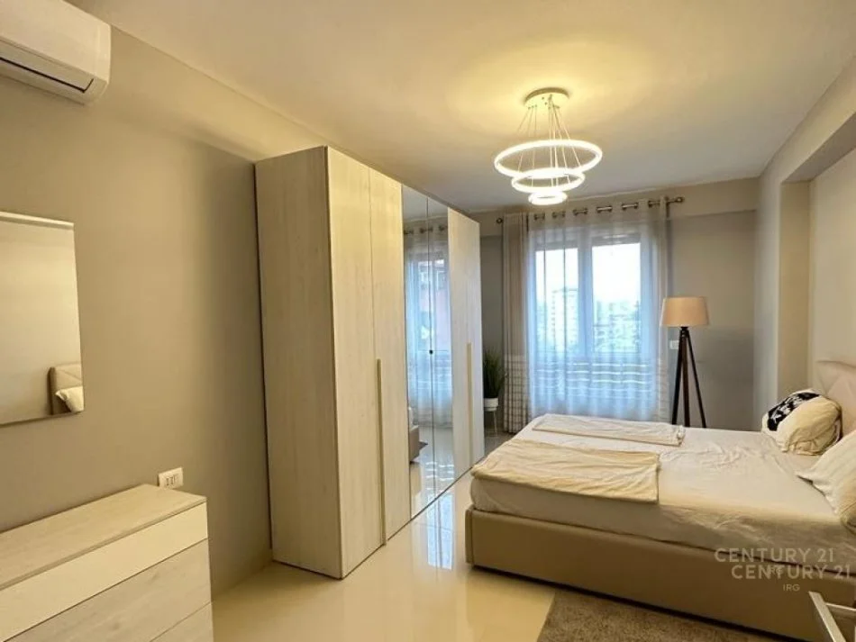 Tirane, jepet me qera apartament 1+1+Ballkon Kati 7, 800 € (Rr.Myslym Shyri)