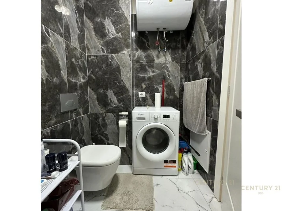 Tirane, jepet me qera apartament 1+1+Ballkon Kati 7, 800 € (Rr.Myslym Shyri)