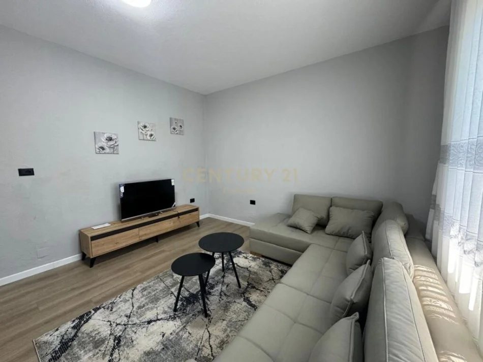 Tirane, jepet me qera apartament 2+1 Kati 2, 102 m² 400 € (shkoze)