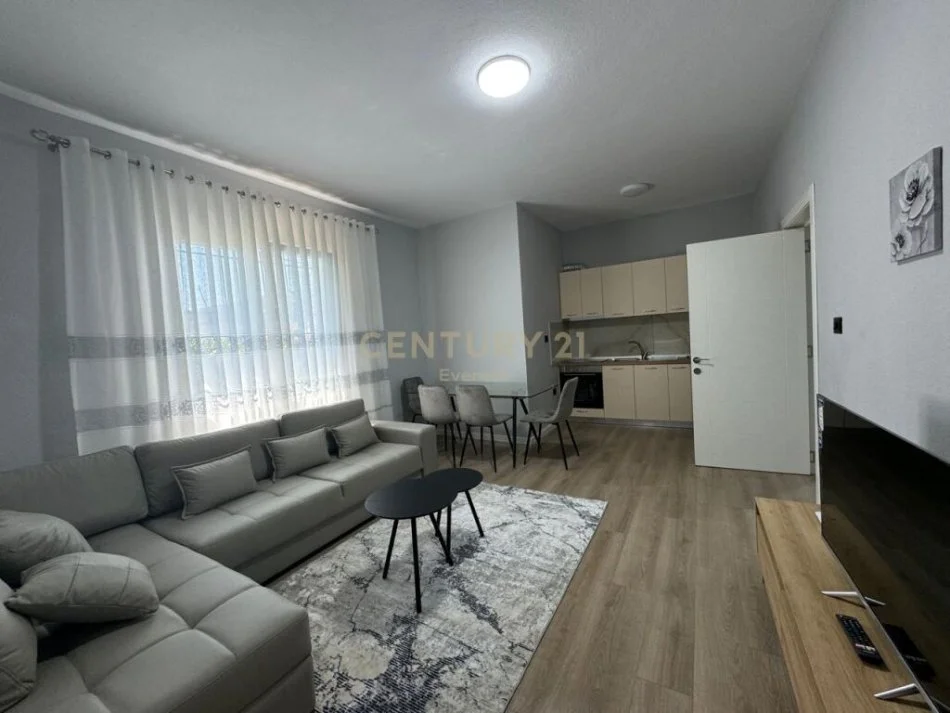 Tirane, jepet me qera apartament 2+1 Kati 2, 102 m² 400 € (shkoze)