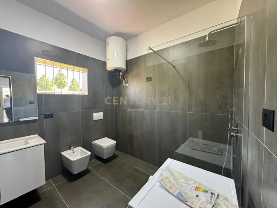 Tirane, jepet me qera apartament 2+1 Kati 2, 102 m² 400 € (shkoze)