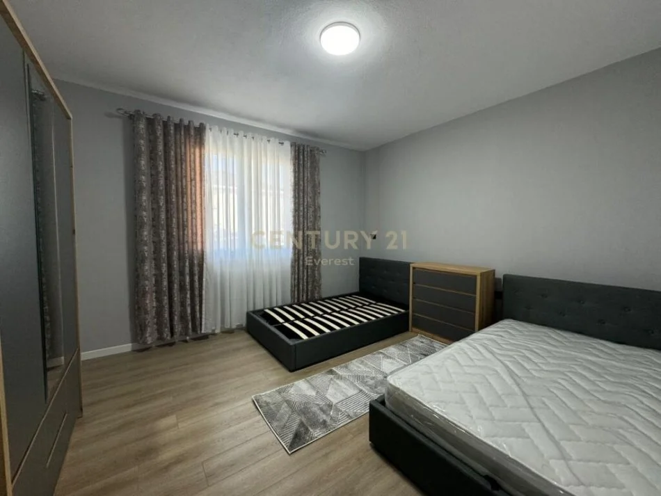 Tirane, jepet me qera apartament 2+1 Kati 2, 102 m² 400 € (shkoze)